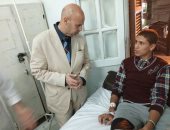 إصابة 15 مواطنا باشتباه تسمم بالشرقية.. ووكيل وزارة الصحة يتفقد المرضى