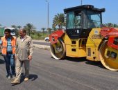 صور..  مساعد محافظ كفرالشيخ يتابع  رصف كوبرى الحماد بالطريق الدولى