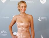 صور.. جينيفر لورانس تخطف الأنظار فى احتفالية Awards in the Arts