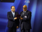 السيسى: شهادة أمان تضمن حماية العمالة المؤقتة.. وحجم المتقدمين متواضع جدا - صور