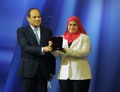 السيسي لعمال مصر فى عيدهم: "أتشرف بكم وكل سنة وأنتم طيبين" - صور