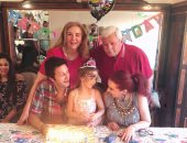 شقيقة نجلاء فتحى تثير جدلا على فيس بوك: "فولة واتقسمت نصين"