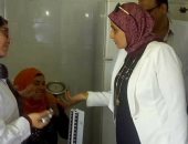 صور ..إجراء الكشف الطبى على 400 مريض بقافلة طبية بكفر الشيخ