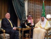 صور.. العاهل السعودى يبحث مع وزير الخارجية الأمريكى العلاقات الثنائية