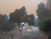 "المرور" يغلق طريق "رأس غارب – الشيخ فضل" بسبب العاصفة الترابية