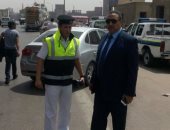 صور.. المرور ينشر الخدمات وسيارات اﻹغاثة على الطرق استعدادا للعاصفة الترابية