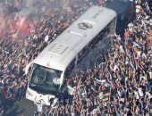 فيديو.. استقبال أسطورى من الجماهير لنجوم ريال مدريد قبل قمة بايرن ميونخ