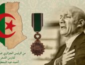 الرئيس الجزائرى يمنح أحمد عبد المعطى حجازى وسام الاستحقاق الوطنى.. غداً