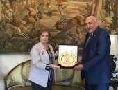 جامعة مدينة السادات تكرم السيدة جيهان السادات