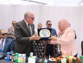 صور.. رئيس "النيابة الإدارية" تهدى درع الهئية لمحافظ جنوب سيناء