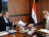 رئيس الوزراء يلتقى وزير المالية ورئيس اتحاد الصناعات المصرية 