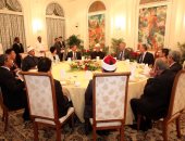 رئيس وزراء سنغافورة يقيم مأدبة عشاء ترحيبا بالإمام الأكبر