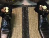 صور .. نتنياهو يقدم حذائين من الحلوى لرئيس الوزراء اليابانى