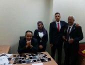 جمارك مطار القاهرة تحبط محاولة تهريب70 هاتفا محمولا