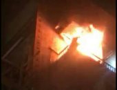 معاينة الأدلة الجنائية: ماس كهربائى وراء حريق مصنع كرتون قليوب