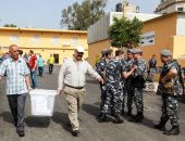 صور.. لبنان يستعد للانتخابات البرلمانية بتوزيع صناديق الاقتراع