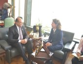 صور.. محافظ مطروح يستقبل القنصل الأمريكى بالإسكندرية لبحث التعاون المشترك