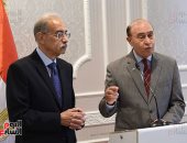 مهاب مميش: قناة السويس تستوعب 11% من التجارة العالمية ونعمل على التطوير - صور