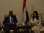 رانيا المشاط ونظيرها السودانى يبحثان تنمية السياحة النيلية بين البلدين