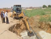 صور .. إصلاح عطل فى خط الطرد المركزى لمحطة معالجة الصرف بالخارجة