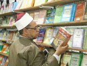  صور.. رجال دين مسيحى وإسلامى يتفقدون معرض قنا للكتاب