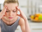 اسباب الصداع النصفى عديدة منها عوامل وراثية وتغيرات هرمونية