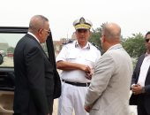 محافظ الجيزة يقود حملة لاسترداد أراضى الدولة بالصف