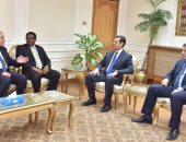 صور.. محافظ أسيوط يلتقي وفد منظمة الفاو .. وتوزيع 40 مشروع لتحسين التغذية بأبنوب والفتح 