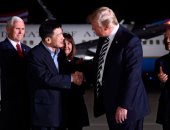 ترامب يستقبل 3 أمريكيين بعد إفراج بيونج يانج عنهم - صور