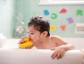امنعى استخدام طفلك للعب البلاستيكية أثناء الاستحمام لهذه الأسباب