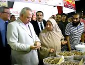 صور.. محافظ الشرقية يفتتح معرض "أهلا رمضان"