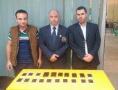 صور.. جمارك مطار برج العرب تضبط محاولتى تهريب كمية من الهواتف المحمولة