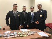 جمارك المطار تضبط راكبا حاول تهريب 208 آلاف ريال و31 ألف دولار