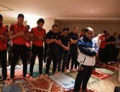 الأهلى يؤدى صلاة الجمعة فى فندق إماراتى ويحدد موعد رحلة أوغندا