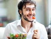 للرجال فقط.. قلة أكل اللحوم والخضروات تسبب العقم وتشوهات الحيوانات المنوية 