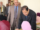 محافظ الغربية ووكيل التعليم يتفقدان امتحانات الشهادة الإعدادية بإدارة قطور