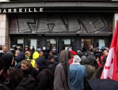 الشرطة الفرنسية تخلى جامعة جديدة أغلقها طلاب منذ أبريل الماضى (صور)