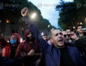 الشرطة الجورجية تشتبك مع متظاهرين يحتجون على بناء محطة للطاقة