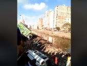فيديو.. هبوط أرضى بترعة المحمودية يتسبب فى سقوط سيارتين بالإسكندرية