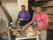 صور.. رئيس مدينة أبورديس بجنوب سيناء يتابع جودة الرغيف بالمخابز
