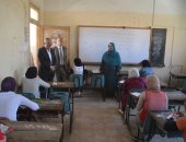 صور.. محافظ المنيا يتابع لجان امتحانات الشهادة الإعدادية