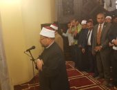 صور.. وزير الأوقاف يصلى بالمواطنين عقب افتتاح مسجد زغلول الأثرى برشيد