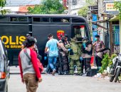 الشرطة الإندونيسية تداهم مسكن متورطين فى التفجيرات الانتحارية الأخيرة - صور