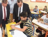 صور .. محافظ الفيوم يتفقد عدداً من لجان امتحانات الشهادة الإعدادية