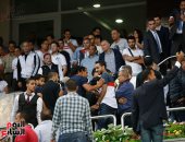 فيديو وصور.. كهربا فى مقصورة برج العرب لمساندة الزمالك أمام سموحة بنهائى الكأس