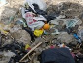 اضبط مخالفة.. أهالى قرية بالجيزة يطالبون بالتدخل لإنقاذهم من القمامة 