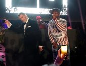 فيديو وصور.. جون ترافولتا يشعل "كان" برقصة مذهلة مع " 50 سنت"