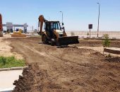 صور.. حملات نظافة وتجميل أمام بوابة مطار سوهاج الدولى