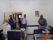 صور.. سكرتير عام المنوفية يتفقد إدارات الديوان العام ويقدم التهنئة للعاملين