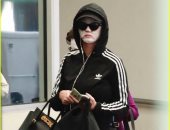 في الشارع.. كاتى بيرى ووالدتها يتركن "ماسك" البشرة على وجوههن